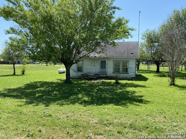22 E 4TH ST, SUTHERLAND SPRINGS, TX 78161, photo 1 of 4