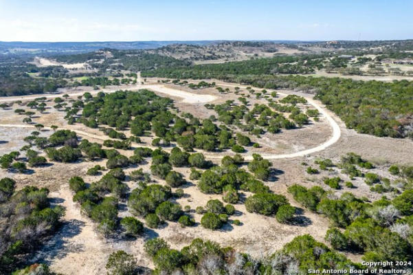 699 COOL CREEK RD, CAMP VERDE, TX 78010, photo 4 of 29