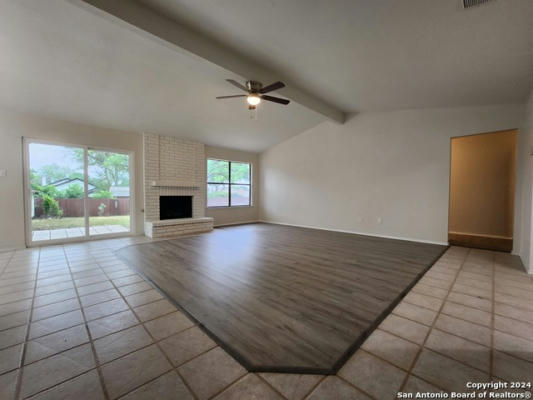 827 FERN MEADOW DR, UNIVERSAL CITY, TX 78148, photo 2 of 9