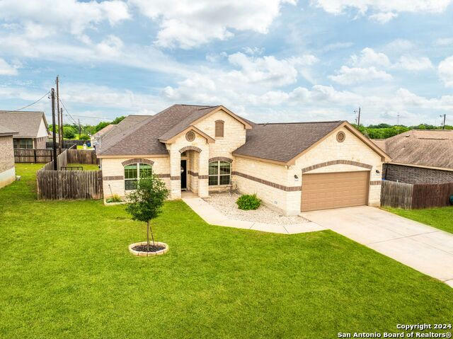 141 N 1ST ST, FLORESVILLE, TX 78114, photo 1 of 32
