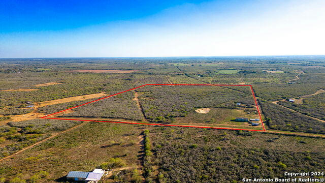 452 PRIVATE ROAD 6620, DEVINE, TX 78016, photo 3 of 46