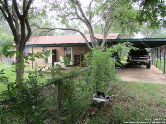 1113 E COMAL ST, PEARSALL, TX 78061, photo 2 of 4