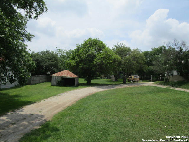 840 S CASTELL AVE, NEW BRAUNFELS, TX 78130, photo 1 of 18