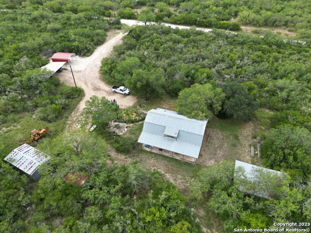 725 COUNTY ROAD 112, GEORGE WEST, TX 78022, photo 1 of 27