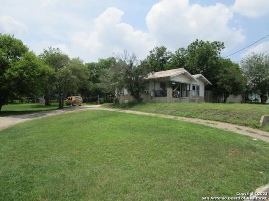840 S CASTELL AVE, NEW BRAUNFELS, TX 78130, photo 3 of 18