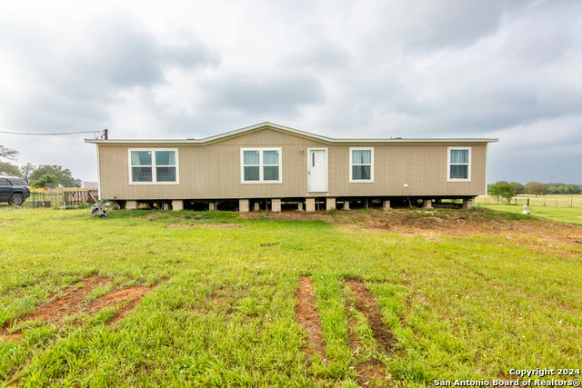 5353 COUNTY ROAD 401, FLORESVILLE, TX 78114, photo 1 of 17