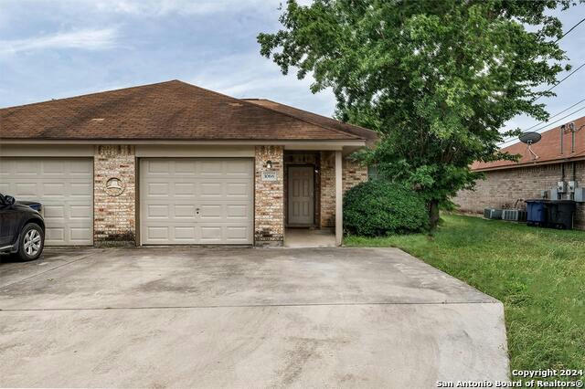1068 MISTY ACRES DR, NEW BRAUNFELS, TX 78130, photo 1 of 7