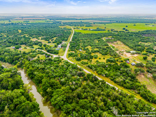 881 COUNTY ROAD 392, RUNGE, TX 78151, photo 2 of 11