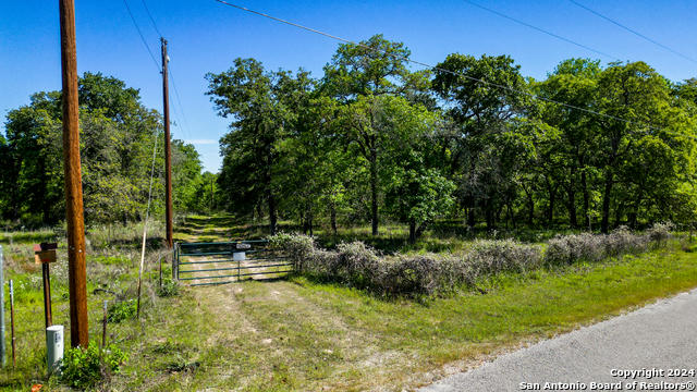 424 TOWER RD, SEGUIN, TX 78155, photo 2 of 16
