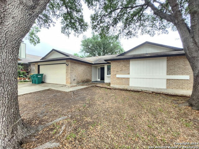 827 FERN MEADOW DR, UNIVERSAL CITY, TX 78148, photo 1 of 9