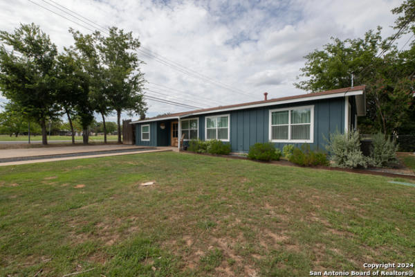 332 W MULBERRY ST, FREDERICKSBURG, TX 78624, photo 2 of 33