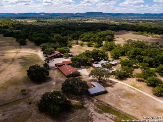 810 B AND R RD, UTOPIA, TX 78884 - Image 1