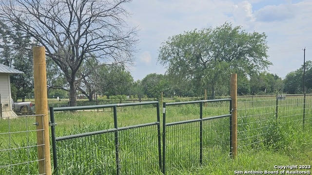 102 E 2ND ST, ELMENDORF, TX 78112, photo 4 of 4