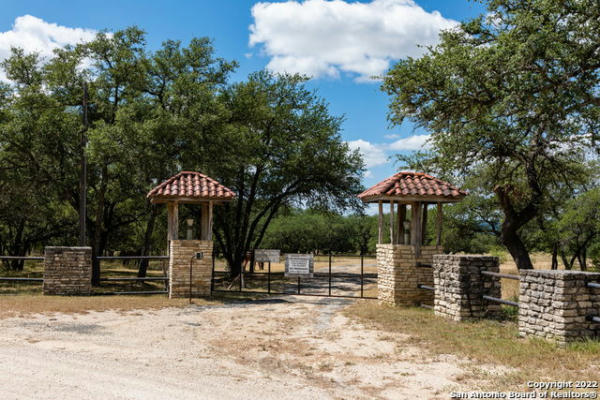 434 RIVER RD, UTOPIA, TX 78884 - Image 1