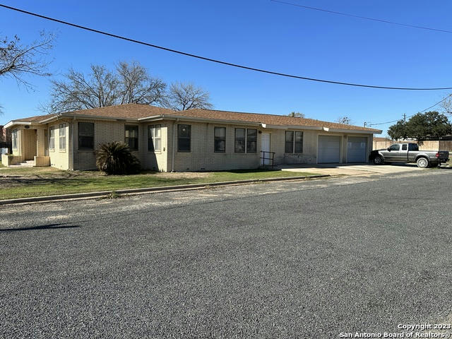 217 SUTHERLAND AVE, POTH, TX 78147, photo 1 of 82