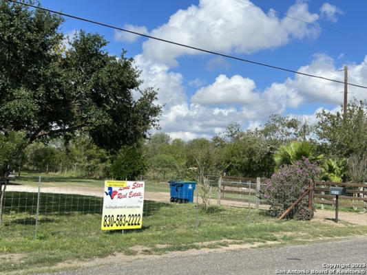 2215 N MADISON AVE, BEEVILLE, TX 78102, photo 4 of 23