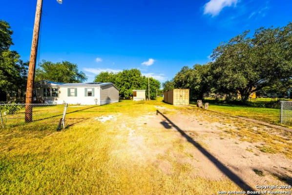 522 S 4TH ST, KENEDY, TX 78119, photo 4 of 34