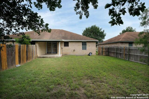 1067 MISTY ACRES DR, NEW BRAUNFELS, TX 78130, photo 4 of 17