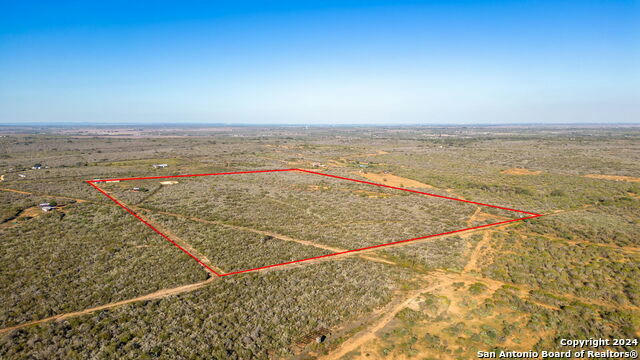 452 PRIVATE ROAD 6620, DEVINE, TX 78016, photo 2 of 46