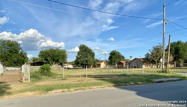 0000 S WILLOW, PEARSALL, TX 78061 - Image 1