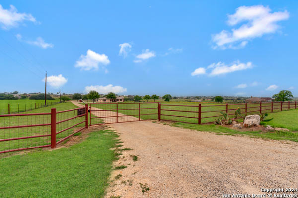 119 SCENIC HILLS DR, LA VERNIA, TX 78121, photo 2 of 61