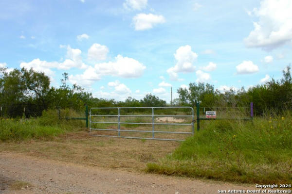 573 S COUNTY ROAD 334, CHARLOTTE, TX 78011 - Image 1