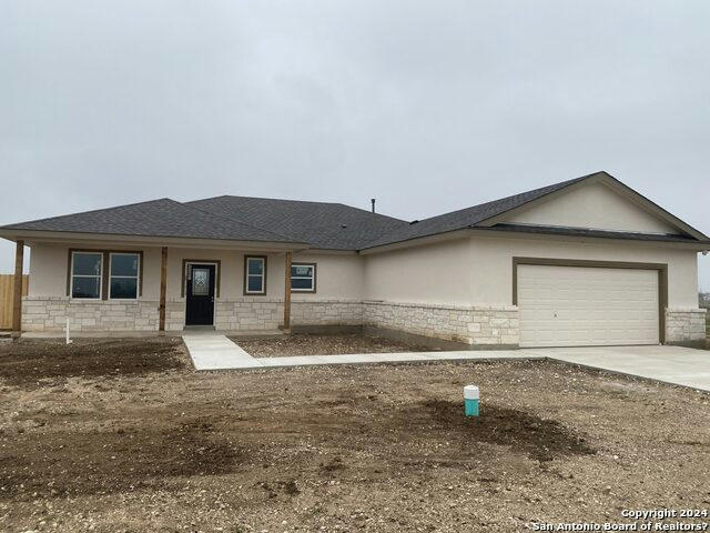 121 GROWERS AVE, POTEET, TX 78065, photo 1 of 2