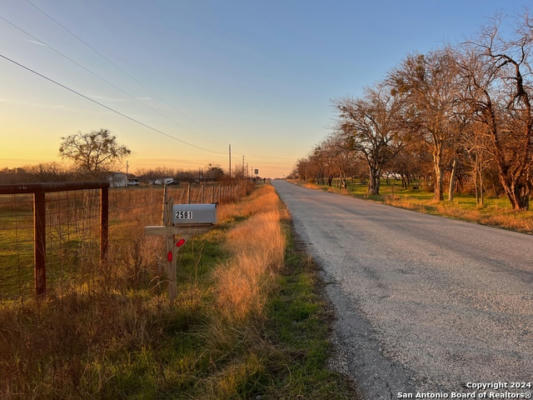 2591 ODANIEL RD, SEGUIN, TX 78155, photo 5 of 11