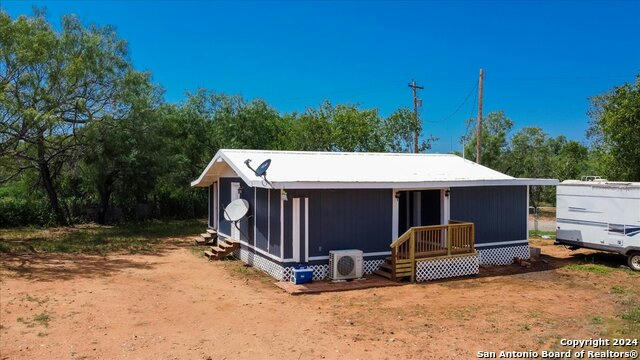 173 COUNTY ROAD 1500, MOORE, TX 78057 - Image 1