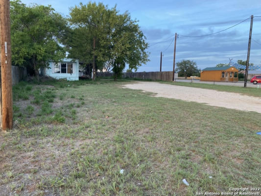 620 10TH ST, FLORESVILLE, TX 78114, photo 2 of 5