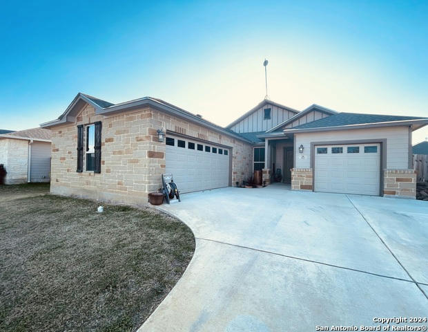 233 IRON GATE, PLEASANTON, TX 78064, photo 1 of 8