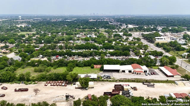 5537 W COMMERCE ST, SAN ANTONIO, TX 78237, photo 3 of 42