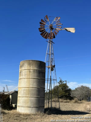 10392 W FM 476, POTEET, TX 78065, photo 5 of 15