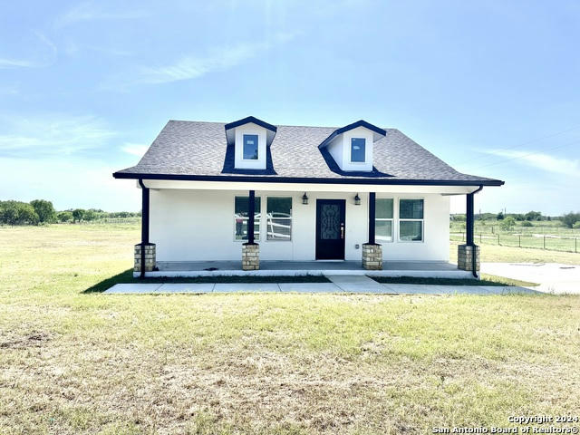 577 COUNTY ROAD 422, STOCKDALE, TX 78160, photo 1 of 25
