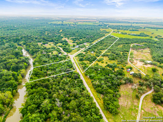 881 COUNTY ROAD 392, RUNGE, TX 78151, photo 5 of 11