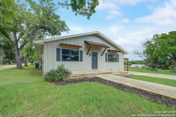 187 S CENTRAL AVE, NEW BRAUNFELS, TX 78130, photo 2 of 35