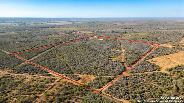 452 PRIVATE ROAD 6620, DEVINE, TX 78016, photo 1 of 46